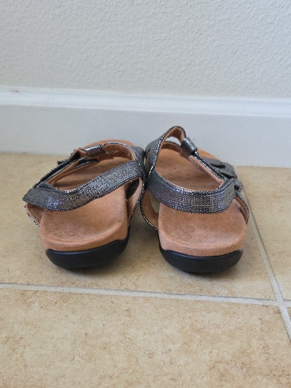 VIONIC AMBER Metallic Silver Strappy Slingback Sandals Adjustable Velcro Sz 6 - Picture 7 of 14